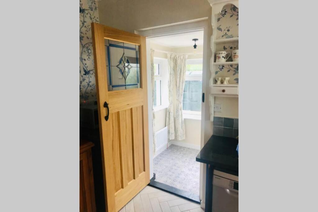 Eden Cottage Лисбърн Екстериор снимка
